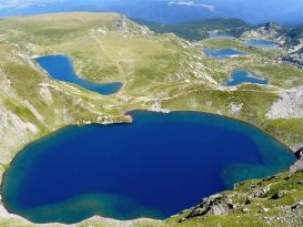 Скакавишки водопад, Езерата и Харамията