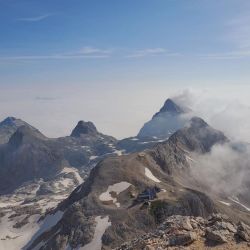 Връх Триглав, езерата Блед и Бохинско, Постойна яма