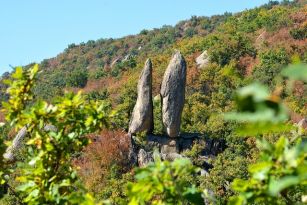 Връх Братан и Средногорските мегалити